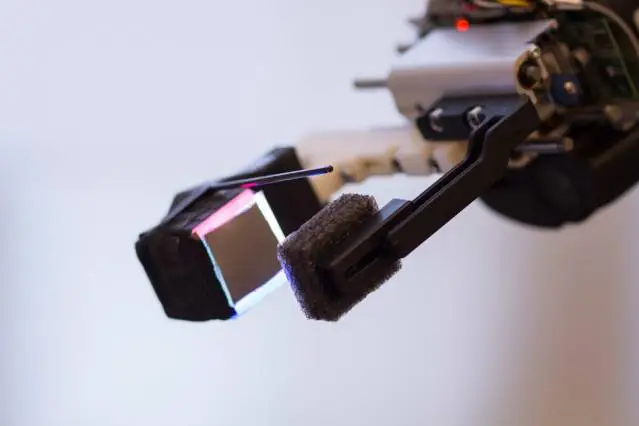 The GelSight sensor, visible in the left pincher