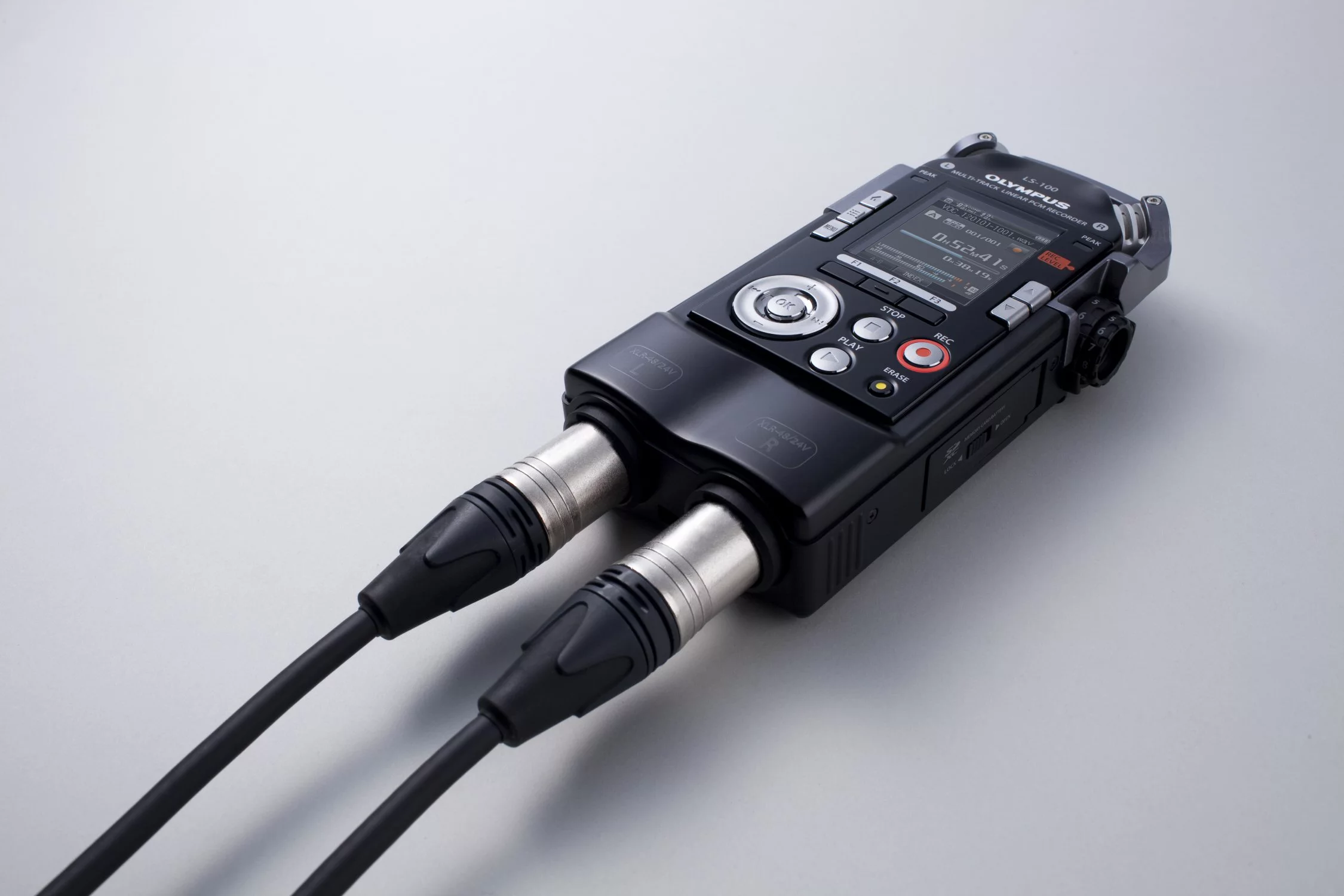The Lissajous function detects and displays the phase difference between the left and right external microphones to cater for optimum positioning