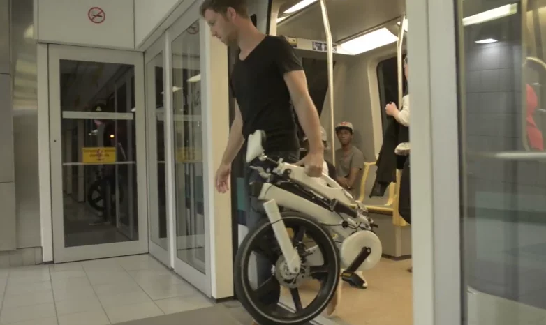 Like other folding bikes, the Weelin is designed for using in conjunction with public transportation