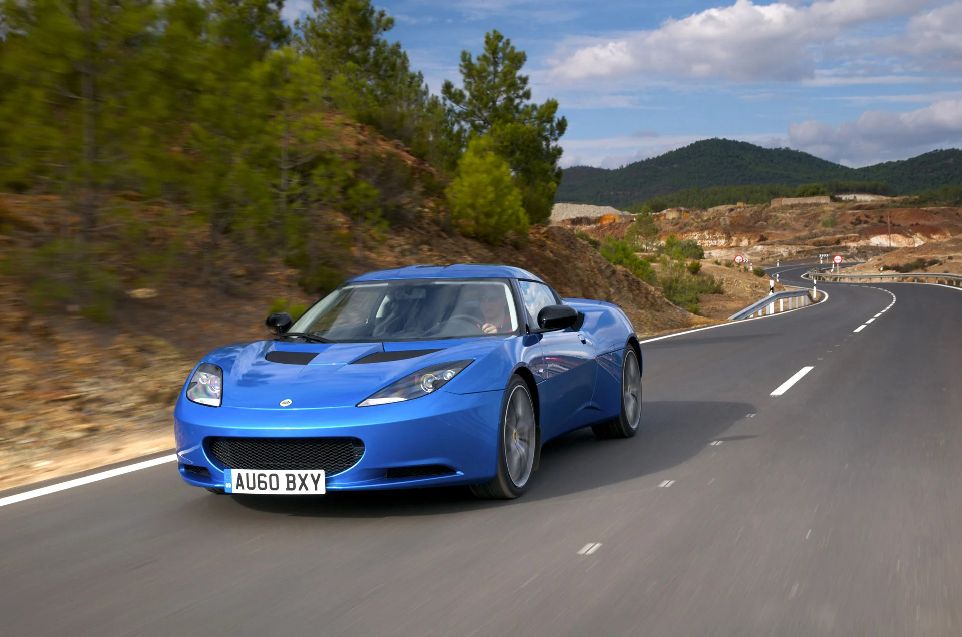 Evora S - Mid mounted, transverse 3.5 litre DOHC V6 VVT-I (Photo: Lotus)