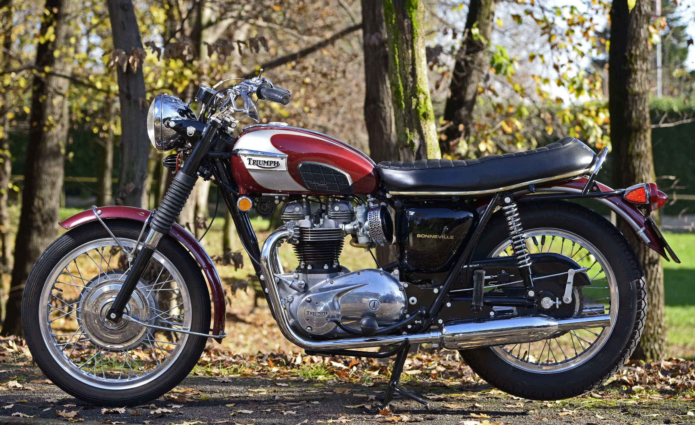 This 1970 T120 Triumph Bonneville sold for EUR€9,775 (US$ 11,189) - the fourth of the five superbikes.