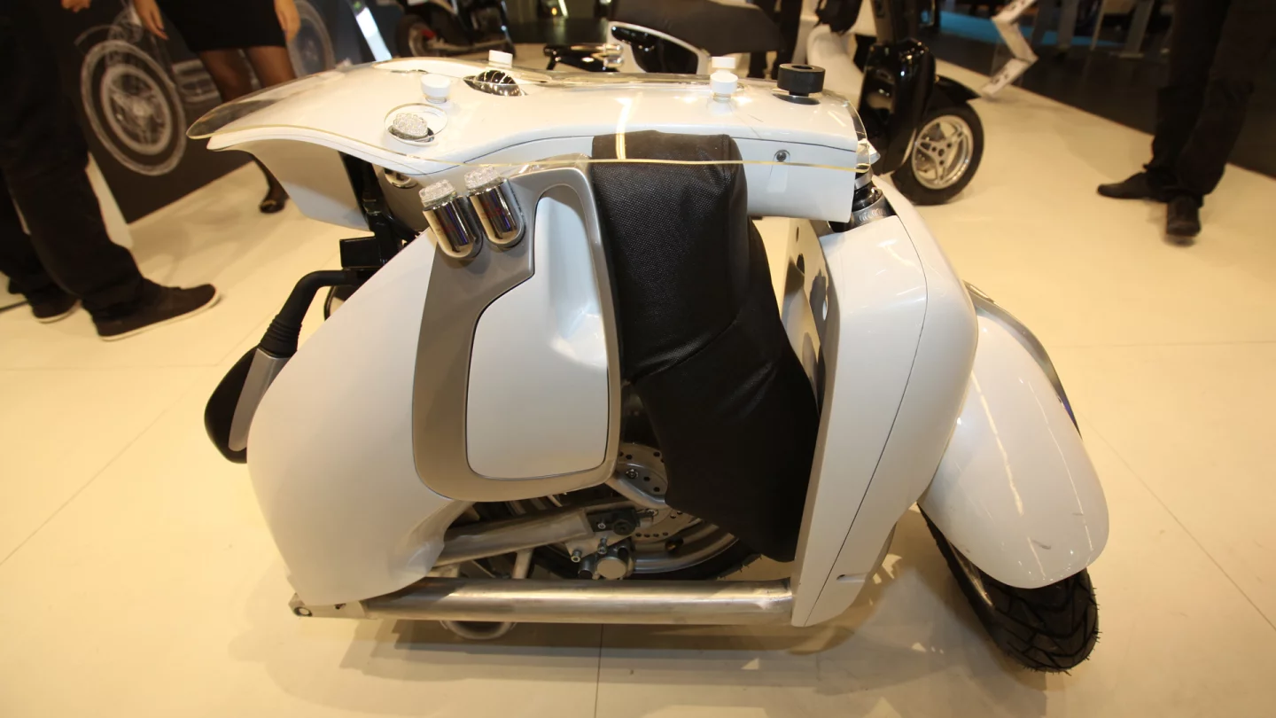The XOR Urban Transporter folding scooter