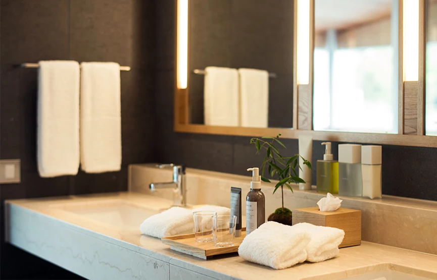 Master ensuite of the Guntu cabin