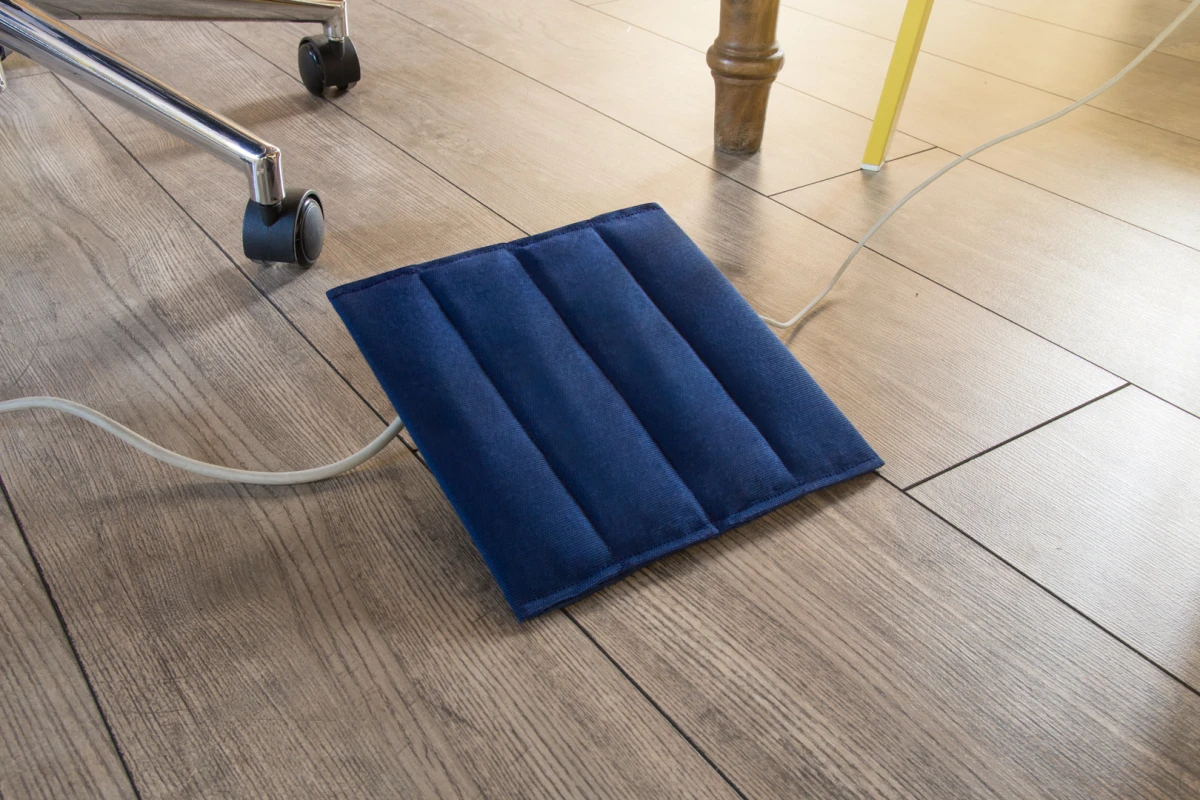 The Ye-T Warmpad features aluminum plates tucked inside a removable, padded cover