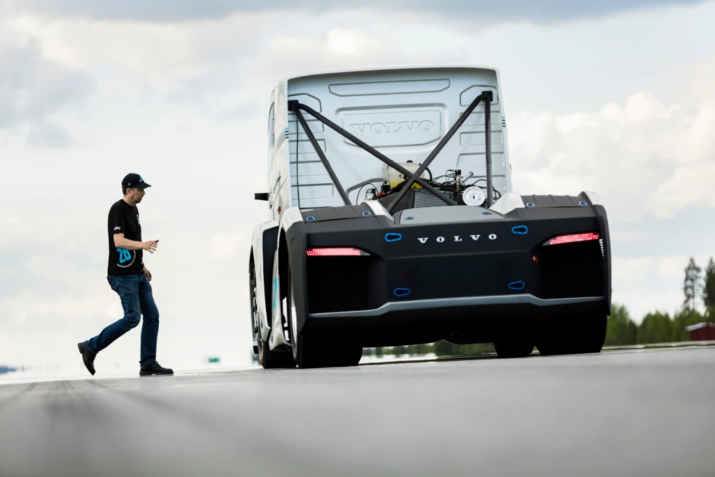 Volvo Trucks says it is aiming for speed records in the FIA accredited 500-m (1,640-ft) and 1000-m (3,281-ft) standing start categories