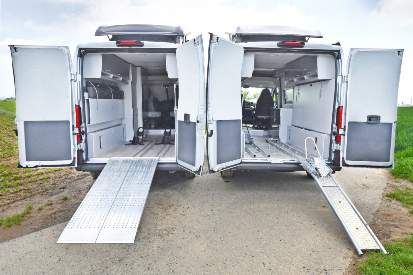Ready to load: the Citroën Jumper Biker Solution Multi (left) and Citroën Jumper Biker Solution Classic (right)