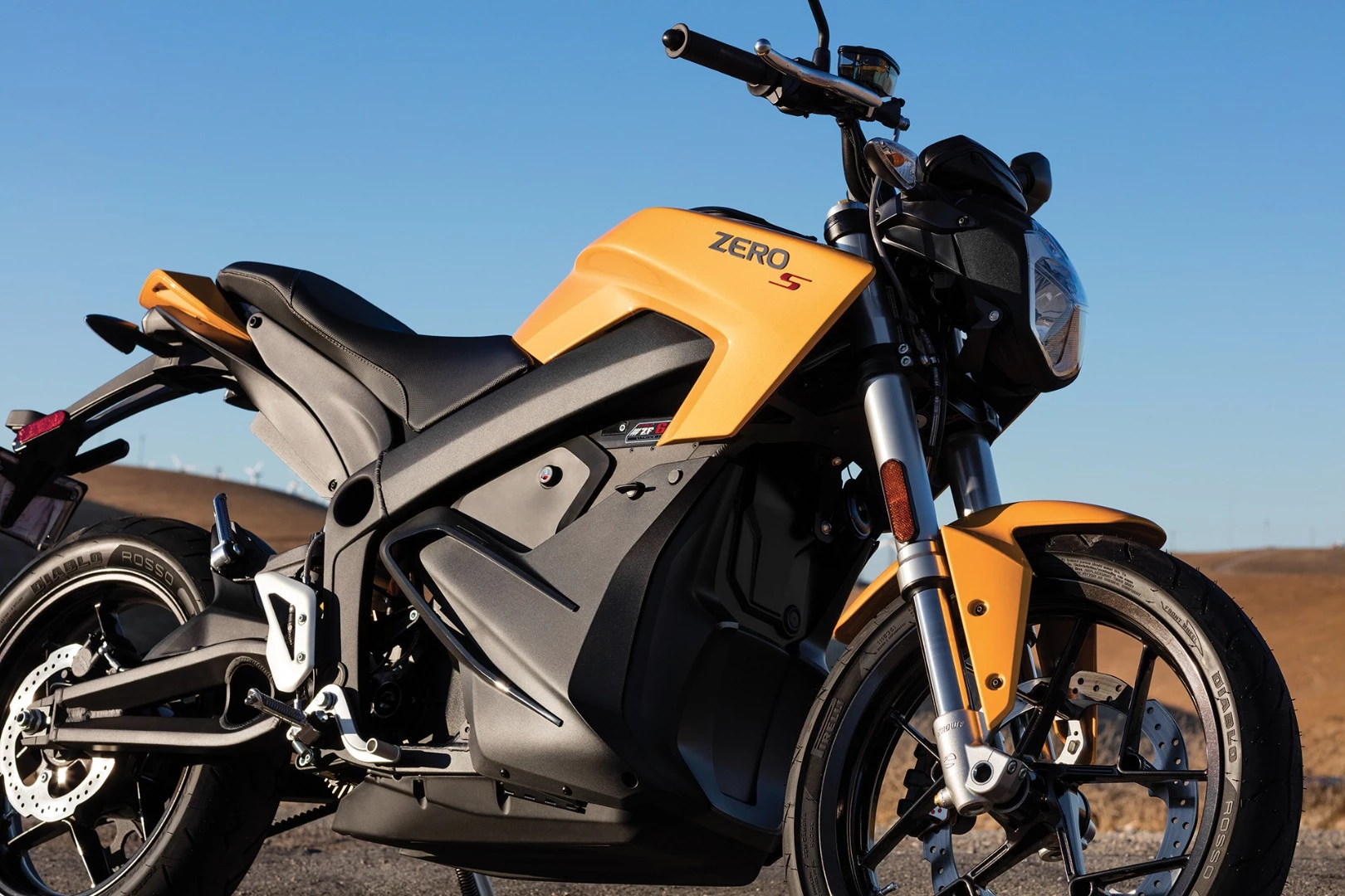 2017 Zero S ZF6.5: cutting the large monolith battery in half allows extra storage options