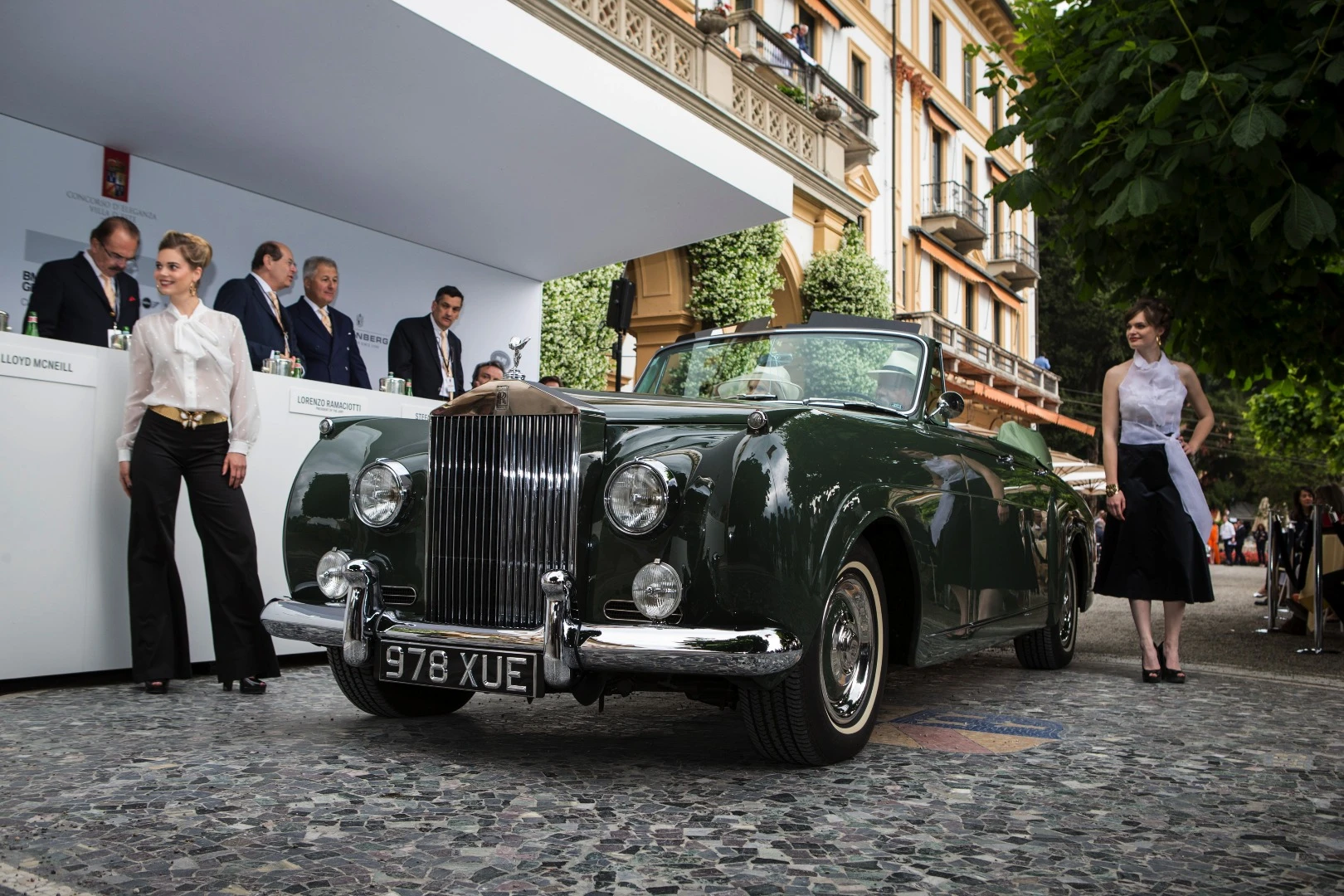 The Trofeo Rolls-Royce awarded by the jury for the most elegant Rolls-Royce went to this 1961 Silver Cloud II, four-door Convertible by H.J. Mulliner, owned by Fred Kriz of Monaco. The car was also given a "Mention of Honor" for Class G ("GT Man has arrived").