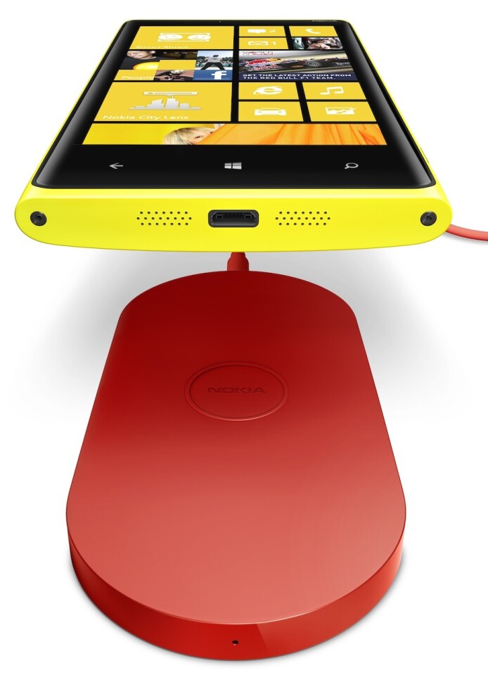 The Lumia 820 and 920 both feature support for wireless charging, in the form of the Qi wireless charging standard