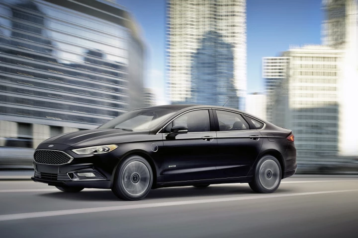 The Fusion Energi's all-electric range is around 21 mi (34 km), after which it will operate for about 1 mi (1.6 km) powered by both its battery and gas and then for a further 588 mi (946 km) on gas alone
