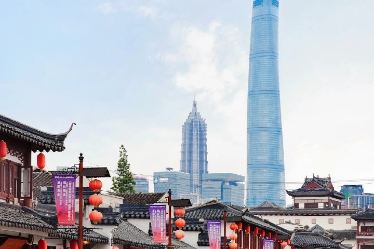 The Shanghai Tower has an elegant design that twists a full 120 degrees to mitigate the effects of punishing winds