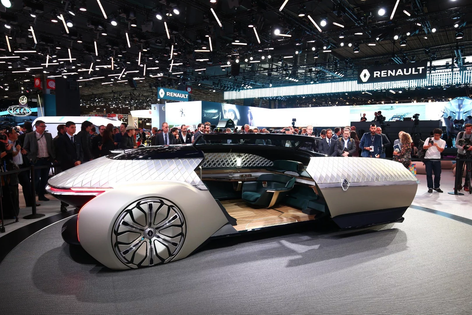 The EZ-Ultimo's door slides forward and roof panel lifts to create a large entry. Meanwhile, the VIP chair slides forward to greet the passenger (at least in the renderings - doesn't look like it did that here)