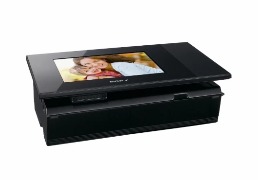 The frame screen can lie flat or be tilted for better viewing while printing