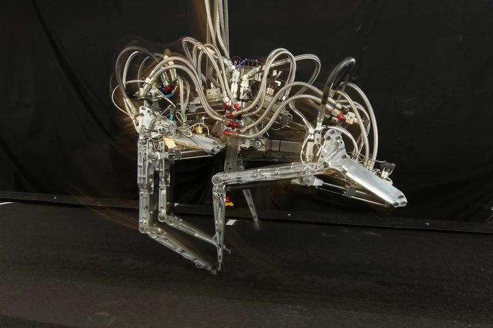 DARPA's Cheetah robot has set a new robotic land speed record of 28.3 mph (45.5 km/h)