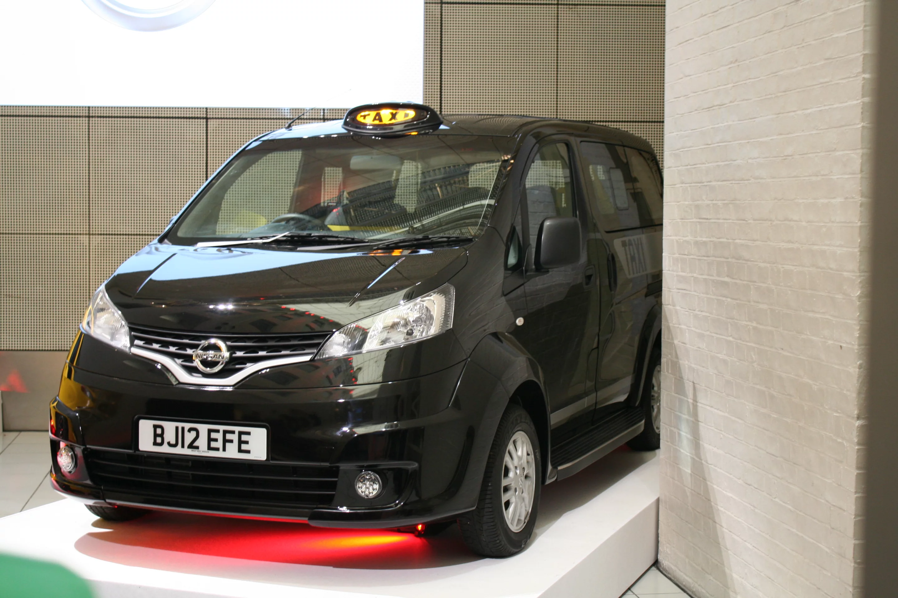 The NV200 London livery (Photo: Gizmag)