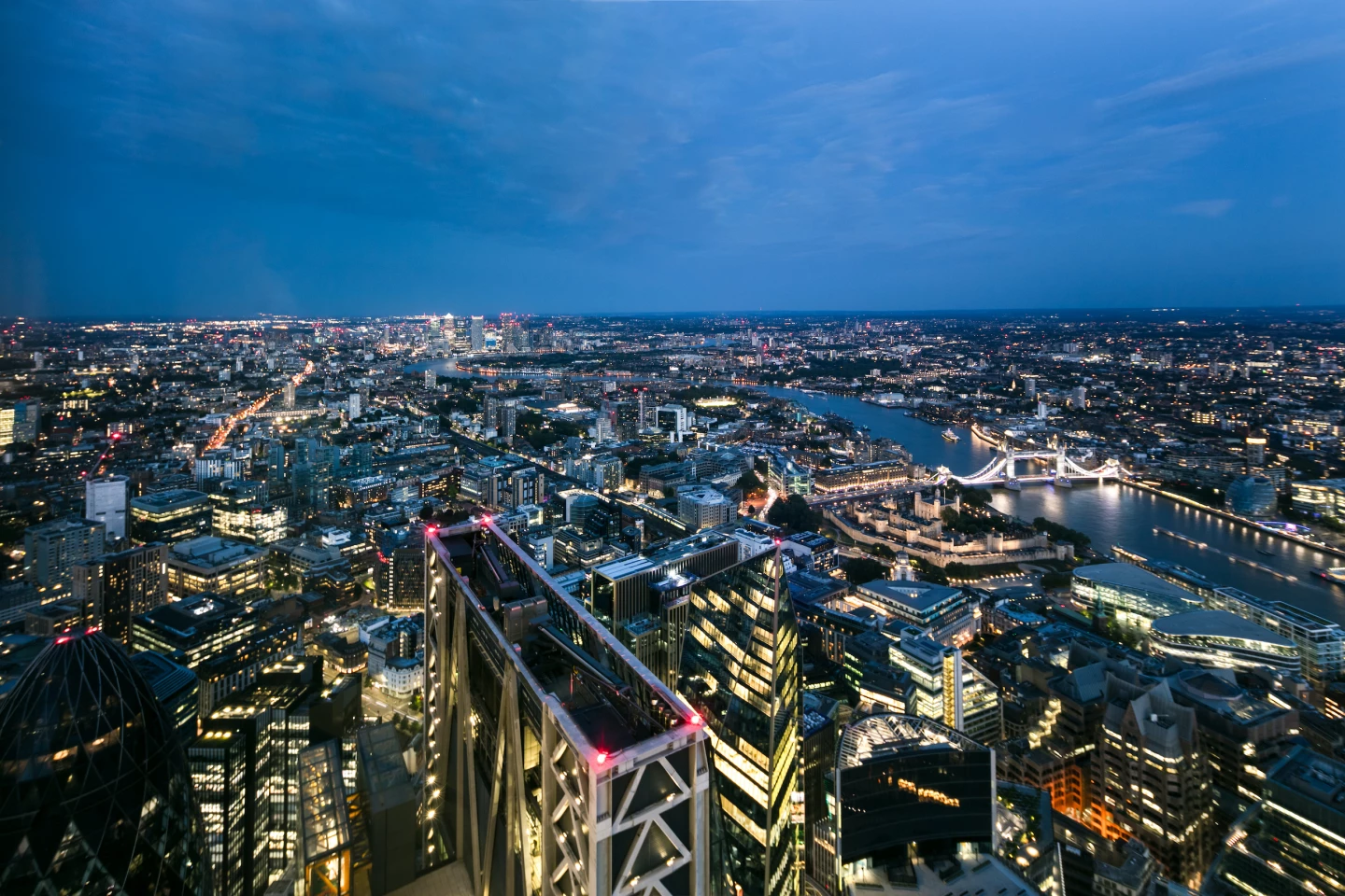 Horizon 22 is situated at a height of of 254 m (833 ft) above London's streets