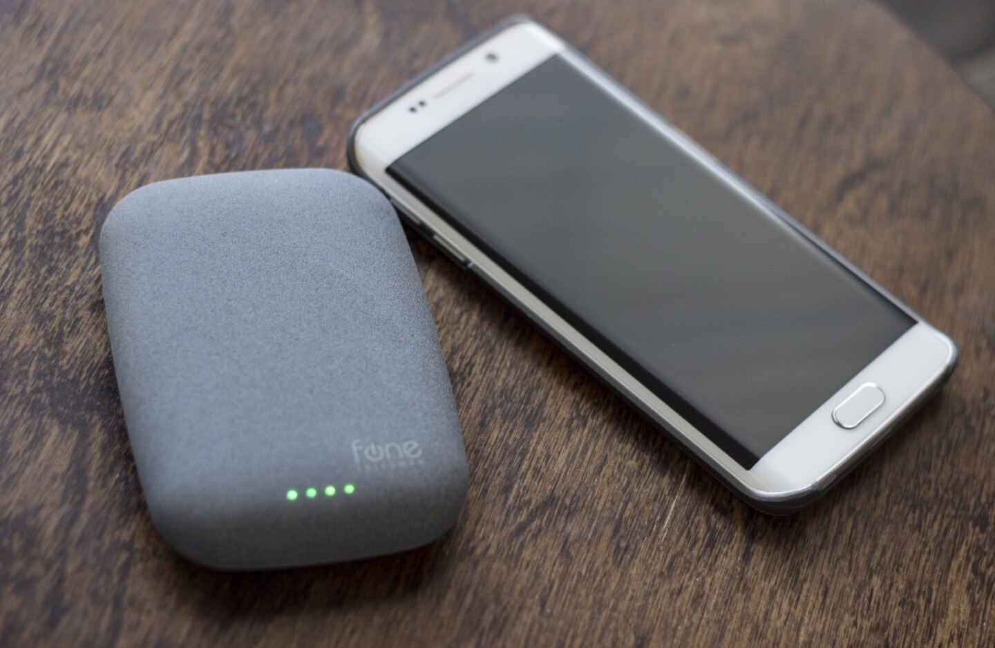 The Qistone+ Wireless Power Bank has four LEDs that let you know how much juice it has left (it has a built-in battery of its own) (Photo: Will Shanklin/Gizmag.com)