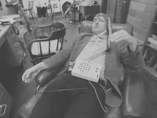 Deuel wearing the Encephalophone