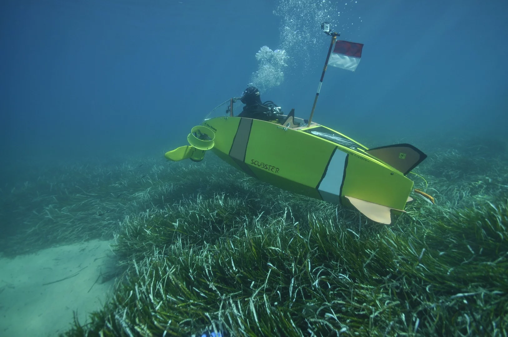 As with the human-powered Scubster, the pilot of the electric-powered flavor had to be suited and tanked up before the dive