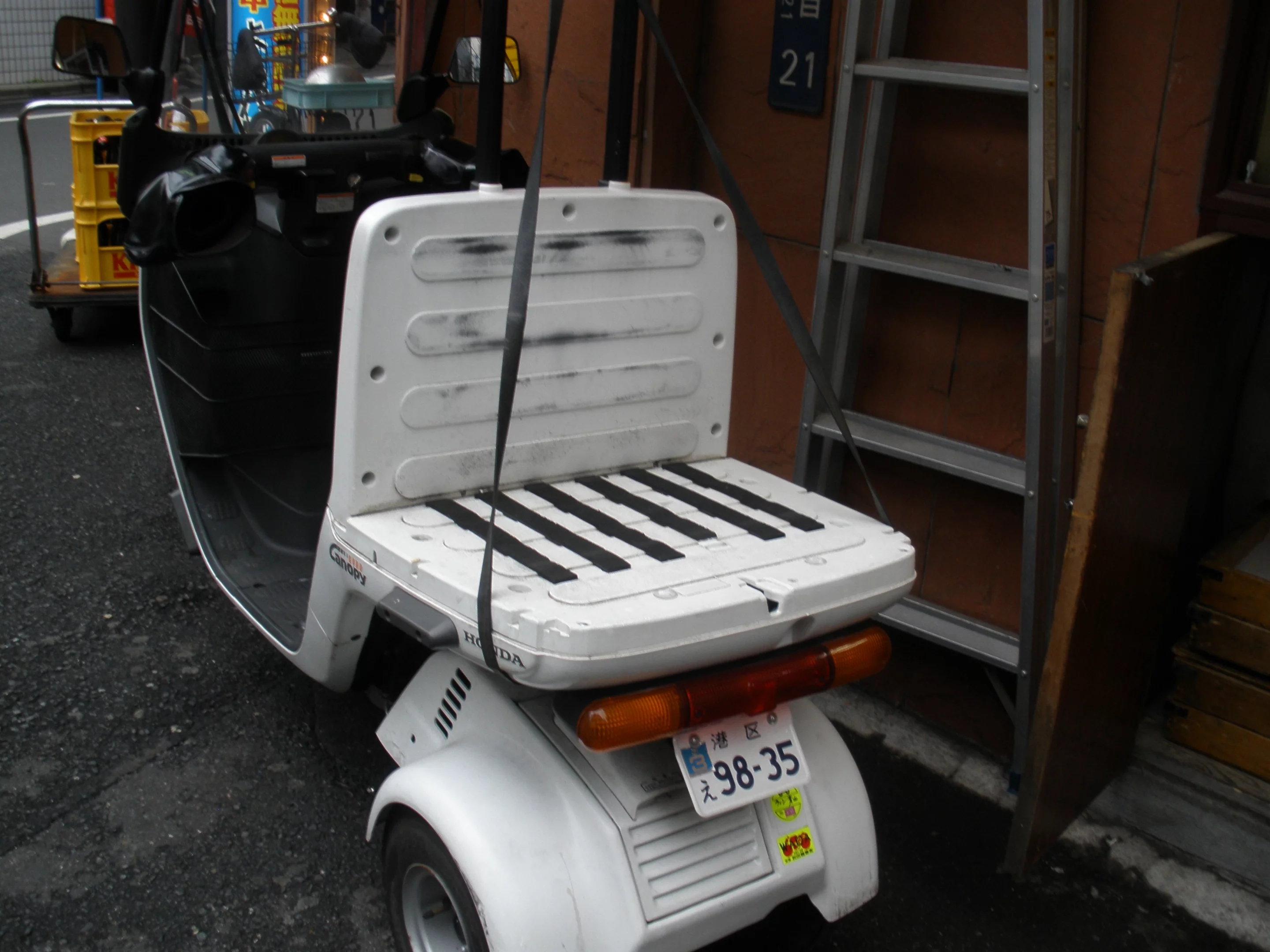 Honda's Gyro 50 three-wheeled delivery scooter
