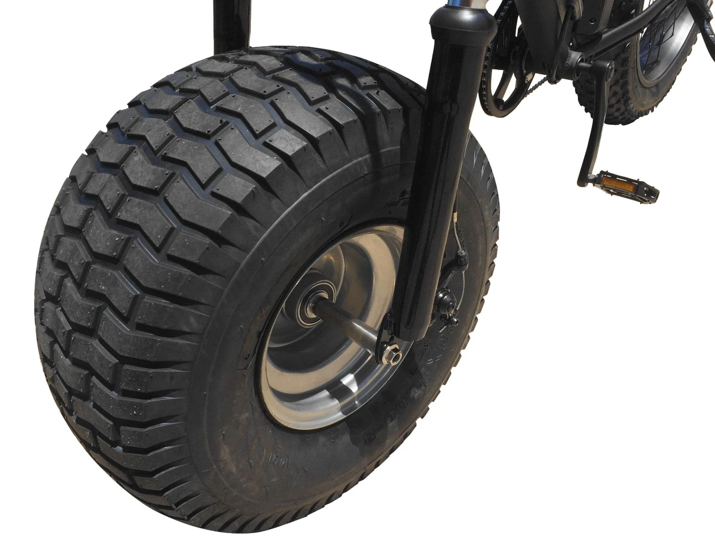 The Xterrain500's custom 10-inch-wide front tire