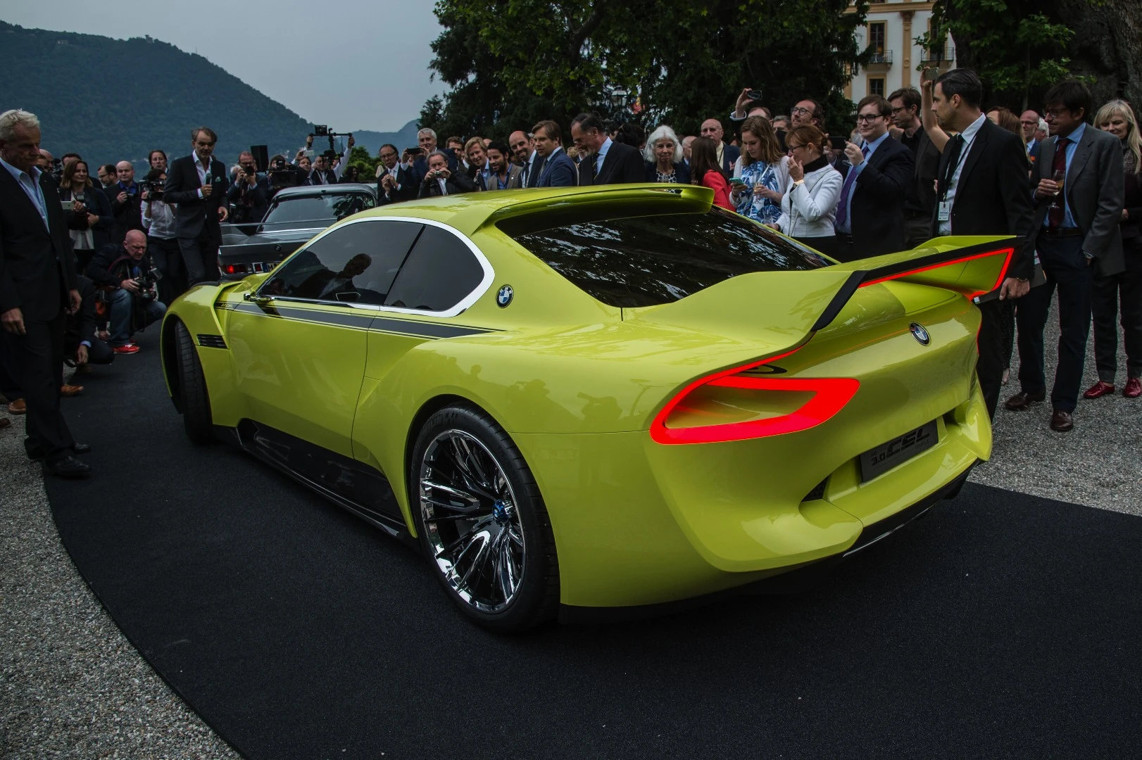 BMW has taken the wraps off a tribute to its legendary 3.0 CSL at the Concorso d’Eleganza Villa d’Este. The 3.0 CSL Hommage is an attempt to recreate the magic of the classic coupe using modern lightweight materials and some very un-1970s technology and styling.