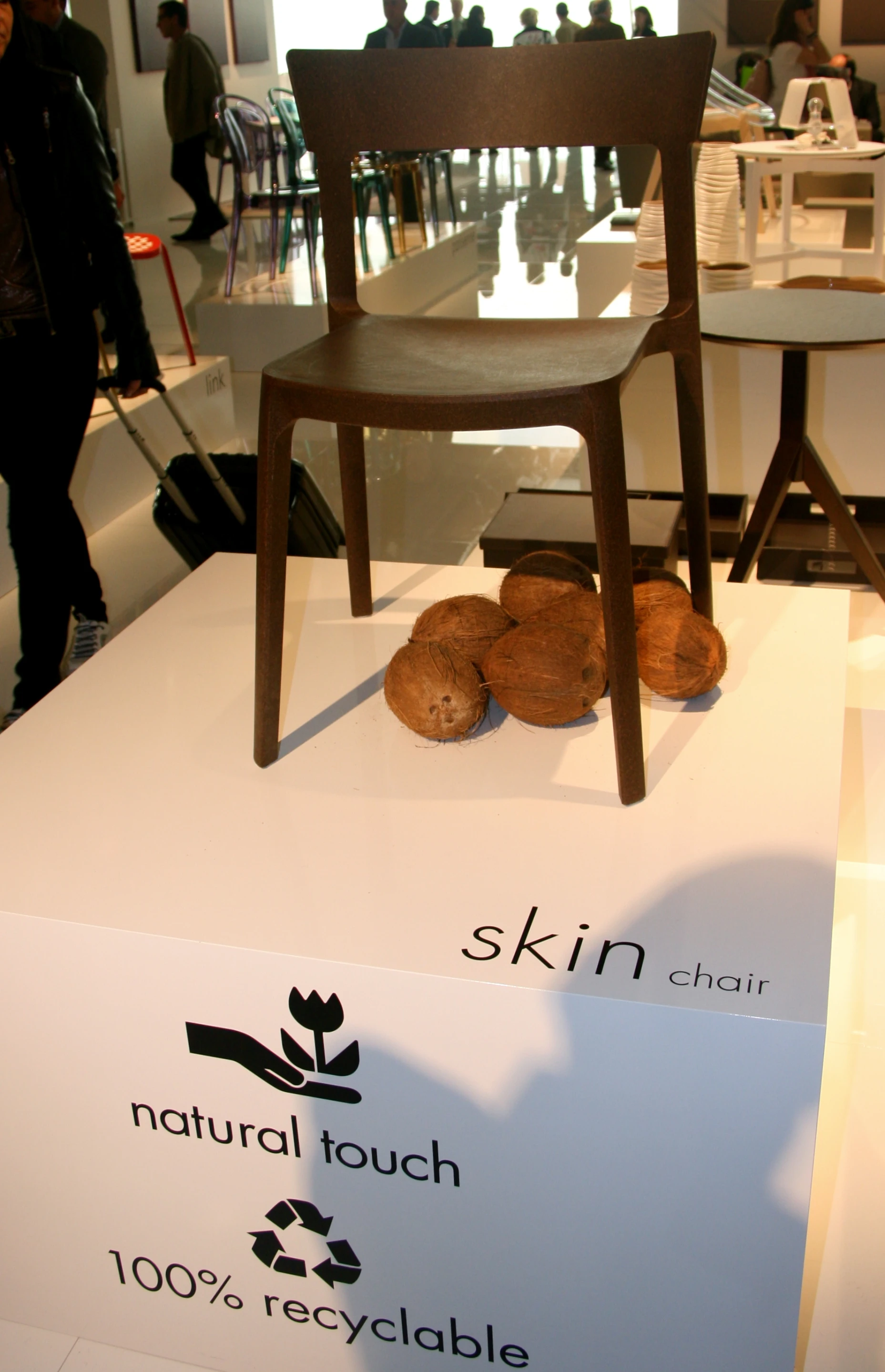 Calligaris introduces "Liquid Wood" to its collection