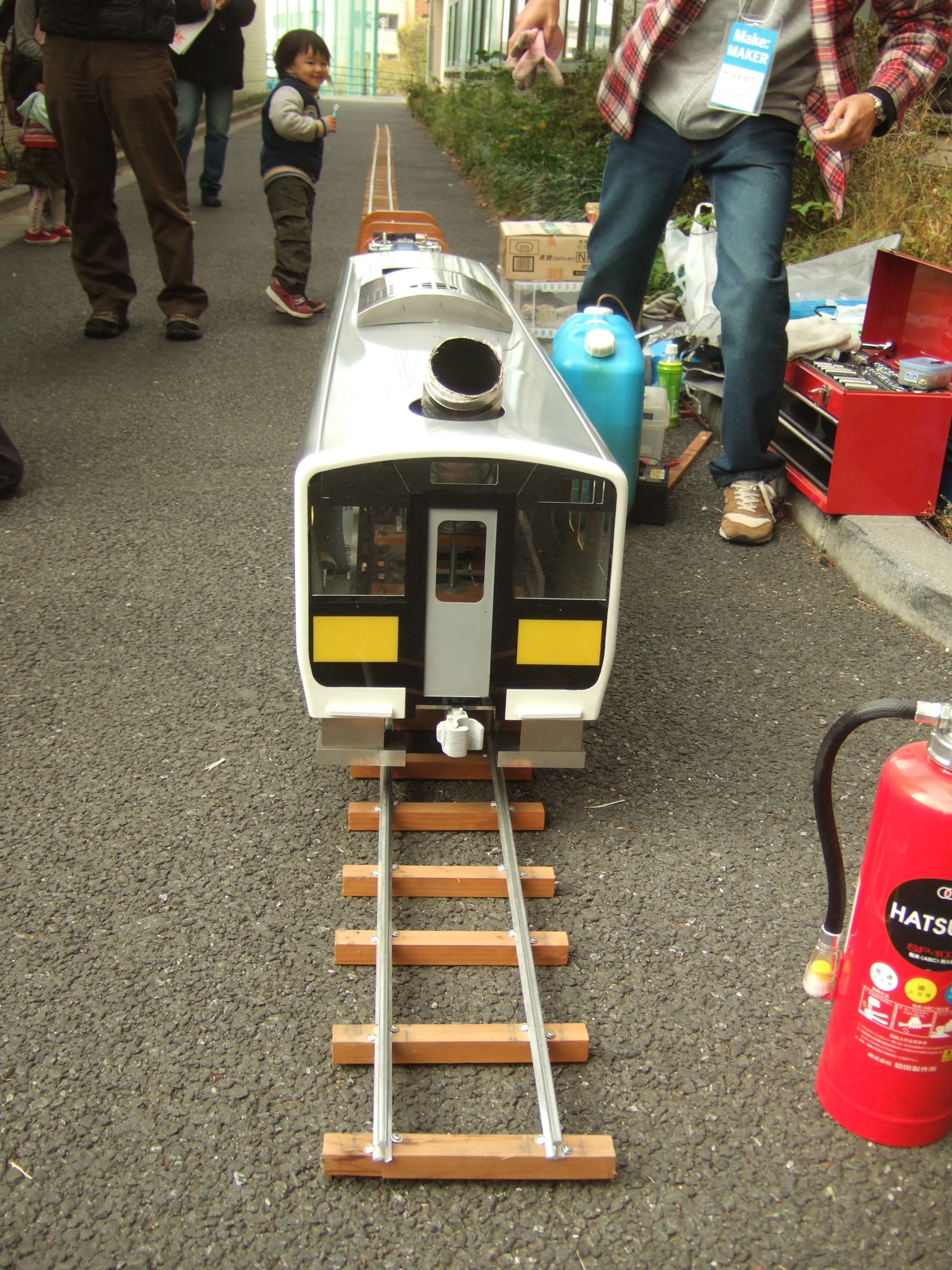 Gas turbine model train looks (and sounds) incredible