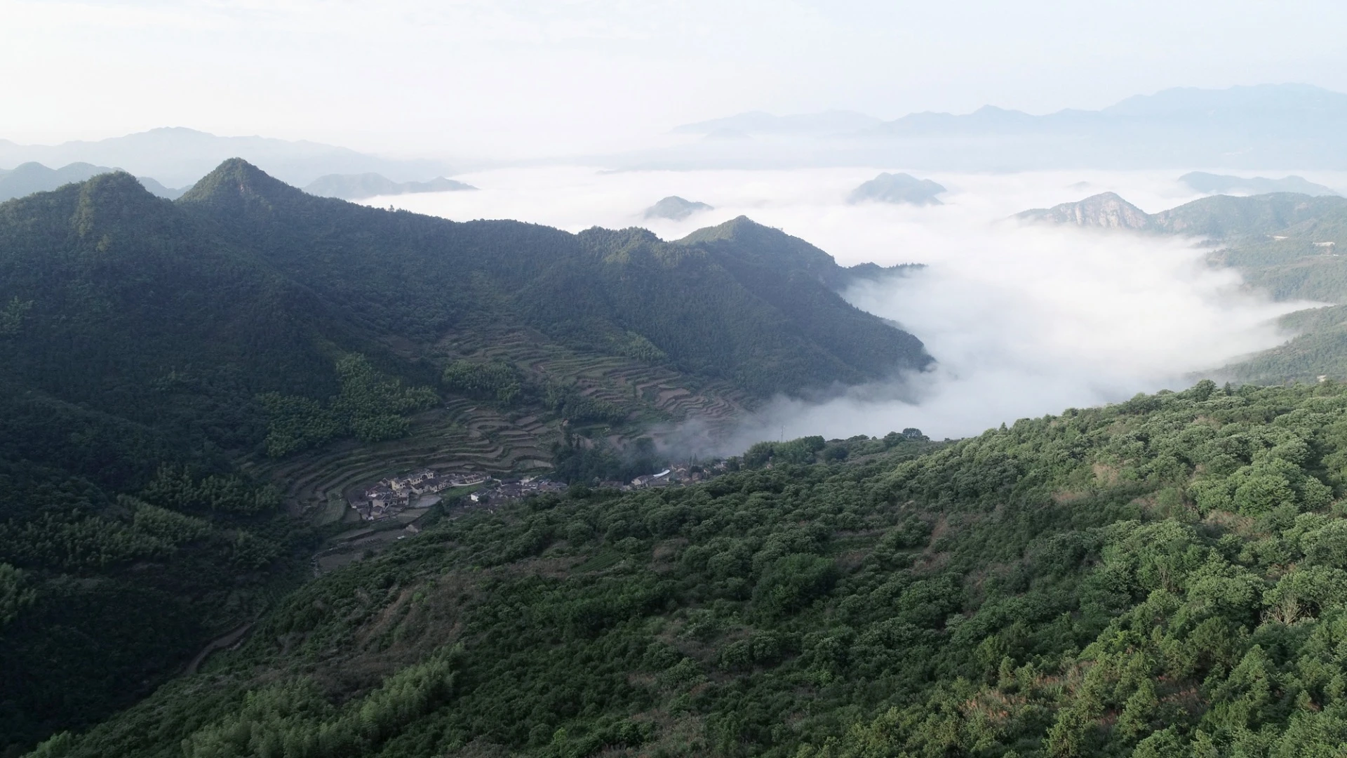 The Mountain House in Mist is located in a rural village in Wuyi County, Jinhua, Zhejiang Province