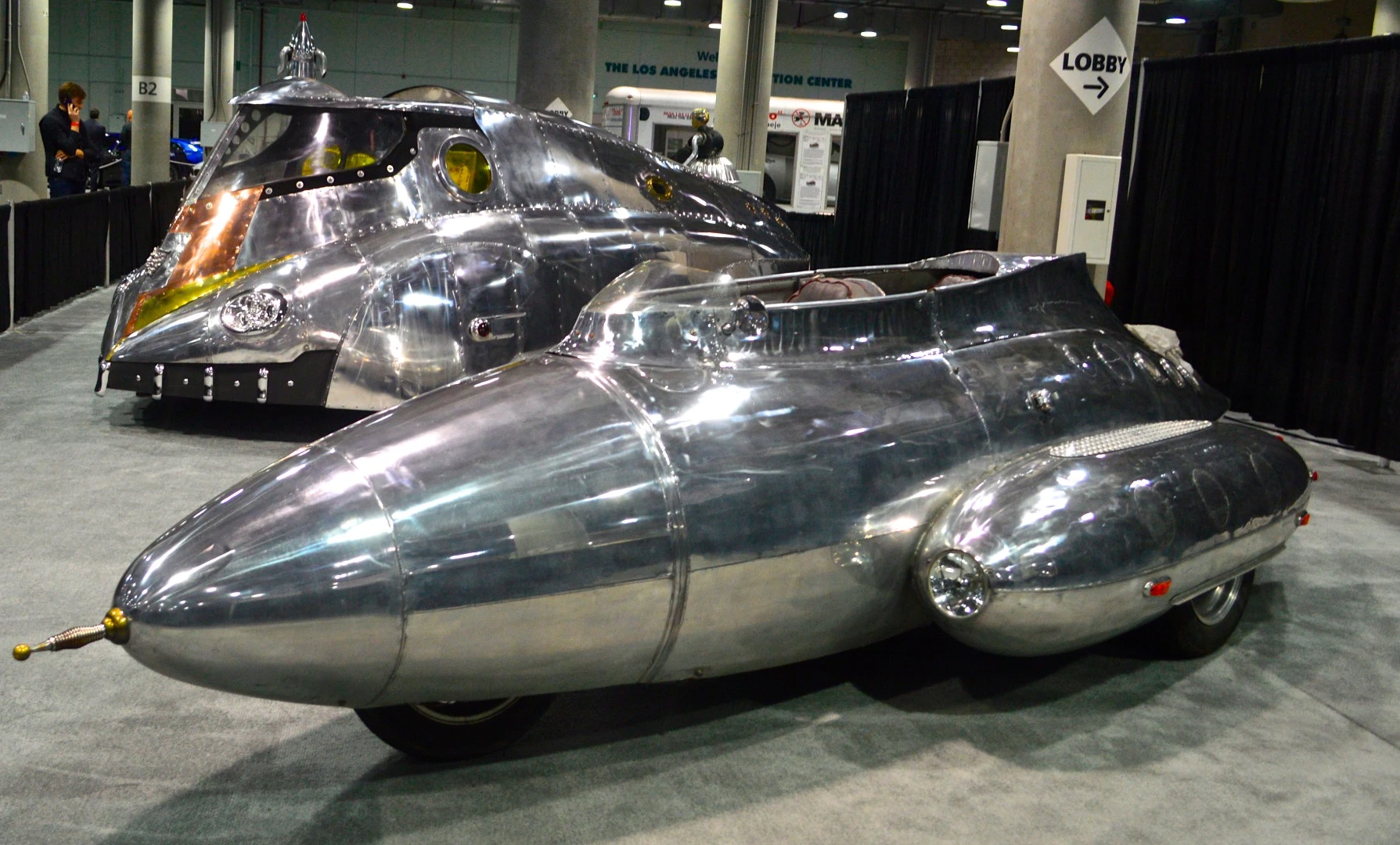 We weren't sure whether to put this artsy metal in the cars or trucks gallery, so here it is