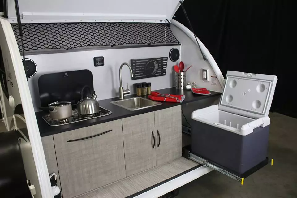 InTech didn't complete the Rover's interior fittings in time for the big debut, so it's using photos of the Luna Lite's interior and kitchen for now. The Rover will share interior layout and equipment with the Lite