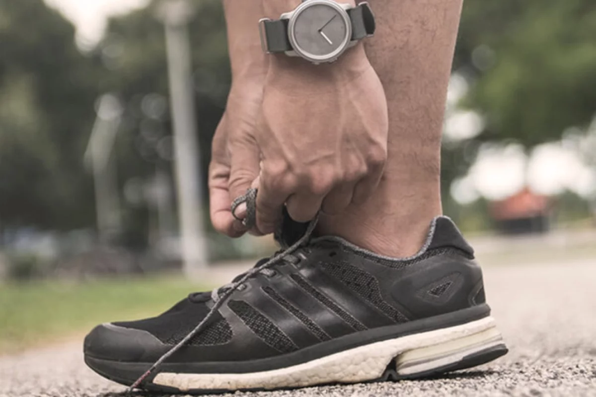 The LunaR watch is said to be waterproof up to 50 m (164 ft)