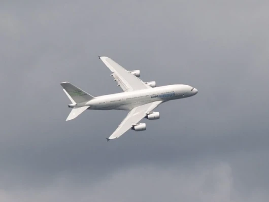 Airbus A380 wows crowds at Farnborough 2008Photo: Noel McKeegan