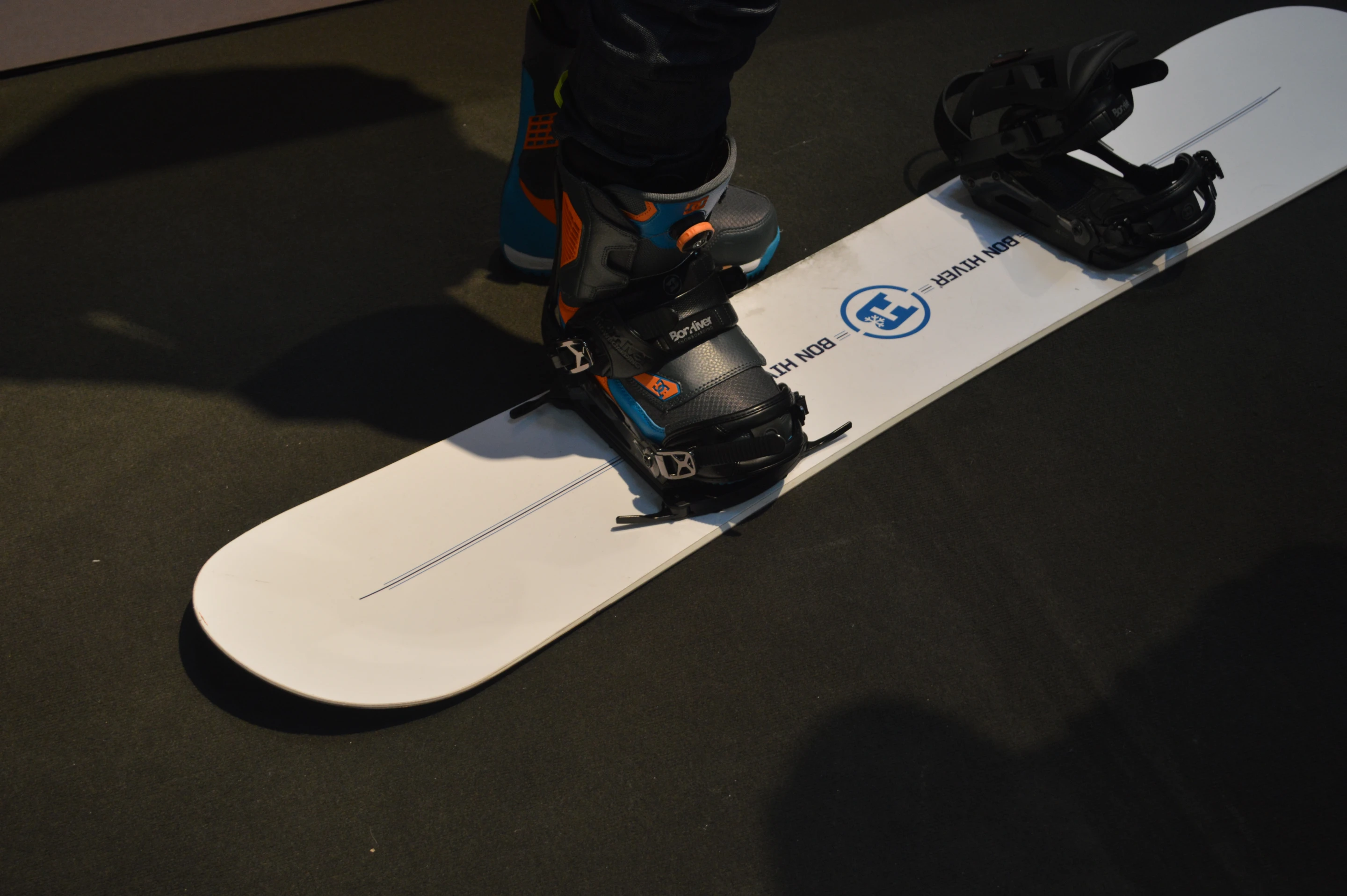 The Freebase binding system allows you to lock in on the lift or snow without using your hands