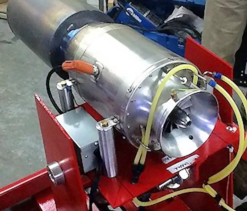 Close-up of the SWB-100 micro jet turbine engine (Photo: JME)