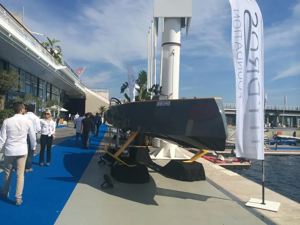 The retractable hydrofoils provide two boating experiences in one vessel