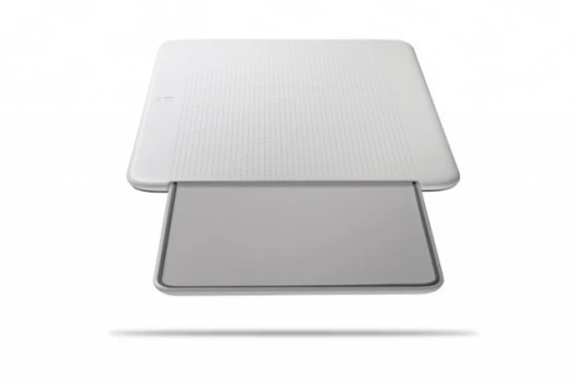 The retractable mouse pad means you can use your mouse anywhere