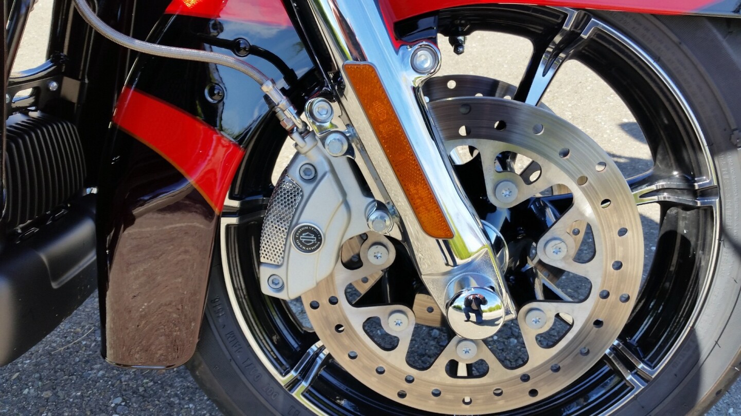 Brembo brakes and ABS bring the CVO Limited to a stop