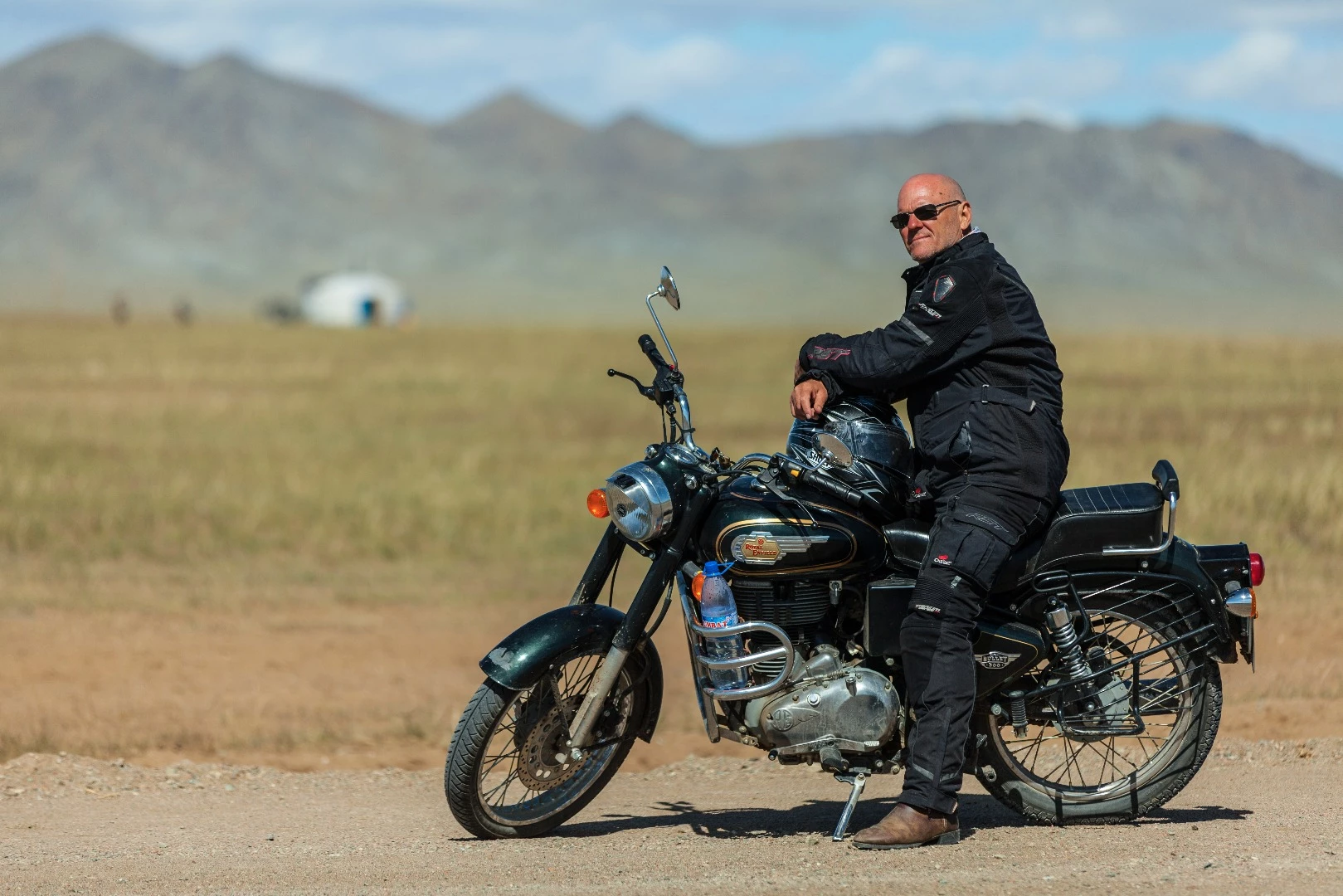 Rory Gibson strikes a pose with his Bullet 500, a traditional Ger in the background. Between Tsaaganuur and Ayag nuur