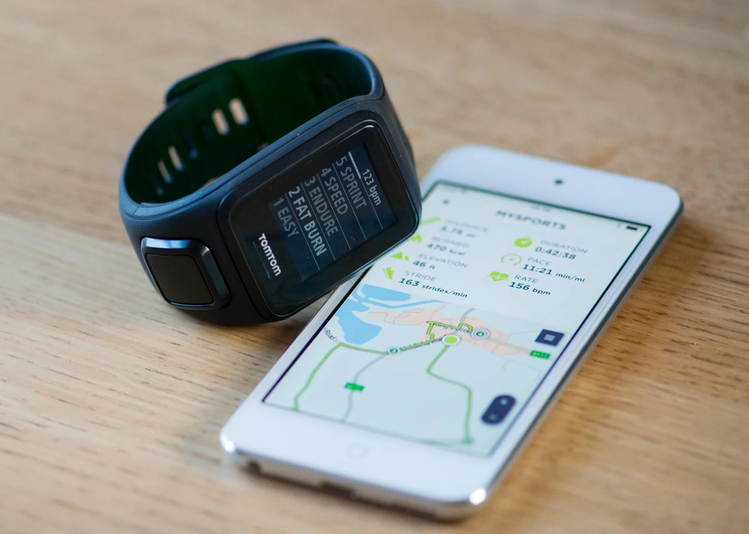 The app for the TomTom Spark (Cardio + Music) can display more information than the watch itself