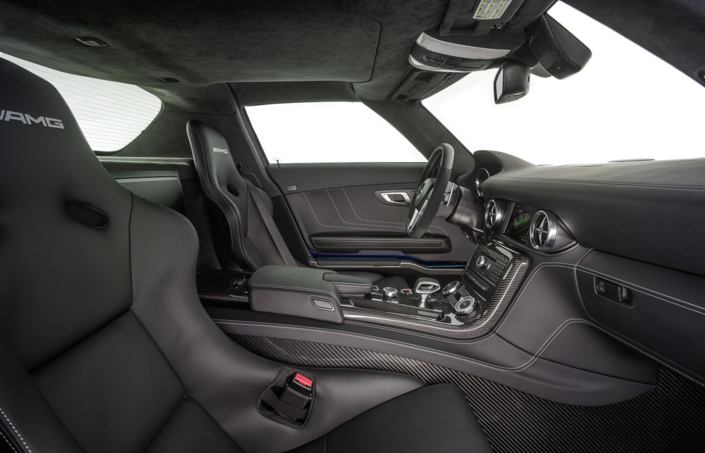 The interior of the Mercedes-Benz SLS AMG Coupé Electric Drive (Image: Mercedes-Benz)