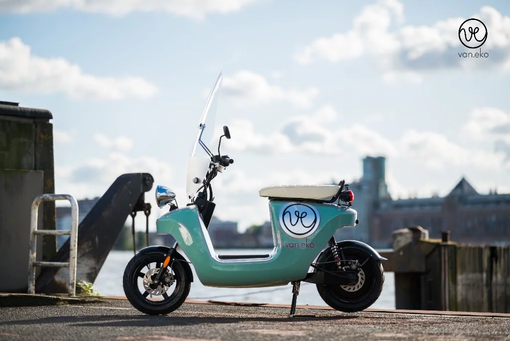 The Be.e's 4 kW electric hub motor produces 110 Nm of torque and offers a top speed of 55 km/h, though Van.Eko has limited the latter to two lower options