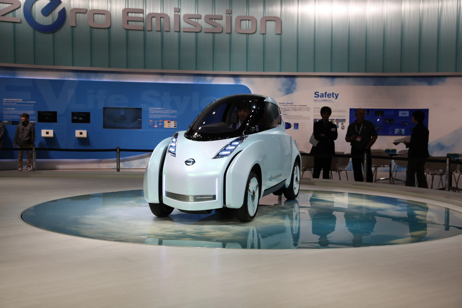 Nissan's LandGlider