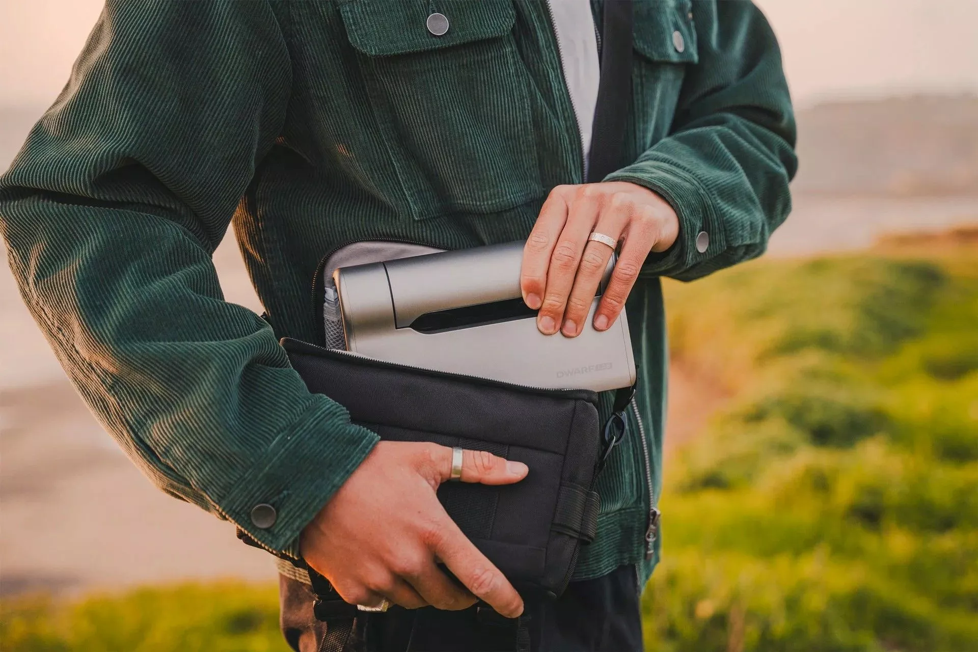 The Dwarf III ships with a carry bag and weighs in a just 1.35 kg