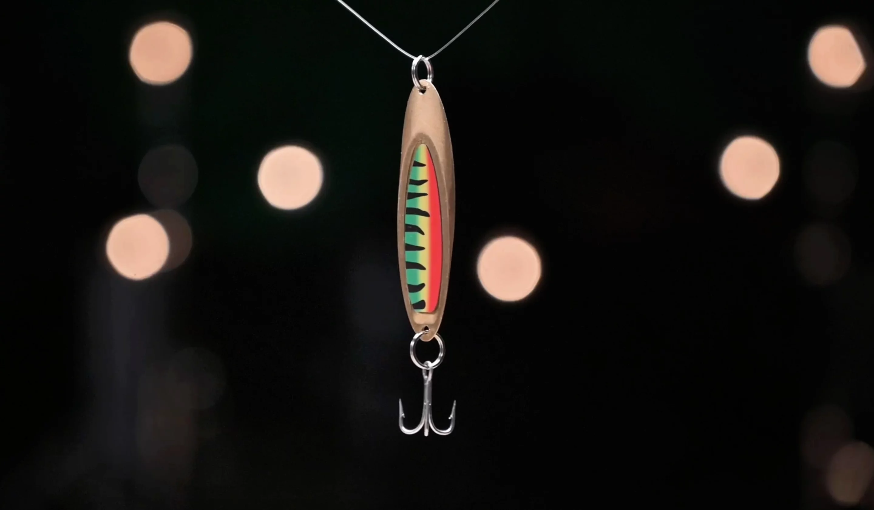 The Switchblade Fishing Lure has a solid brass body, that works with magnetically attached plates of different colors and patterns