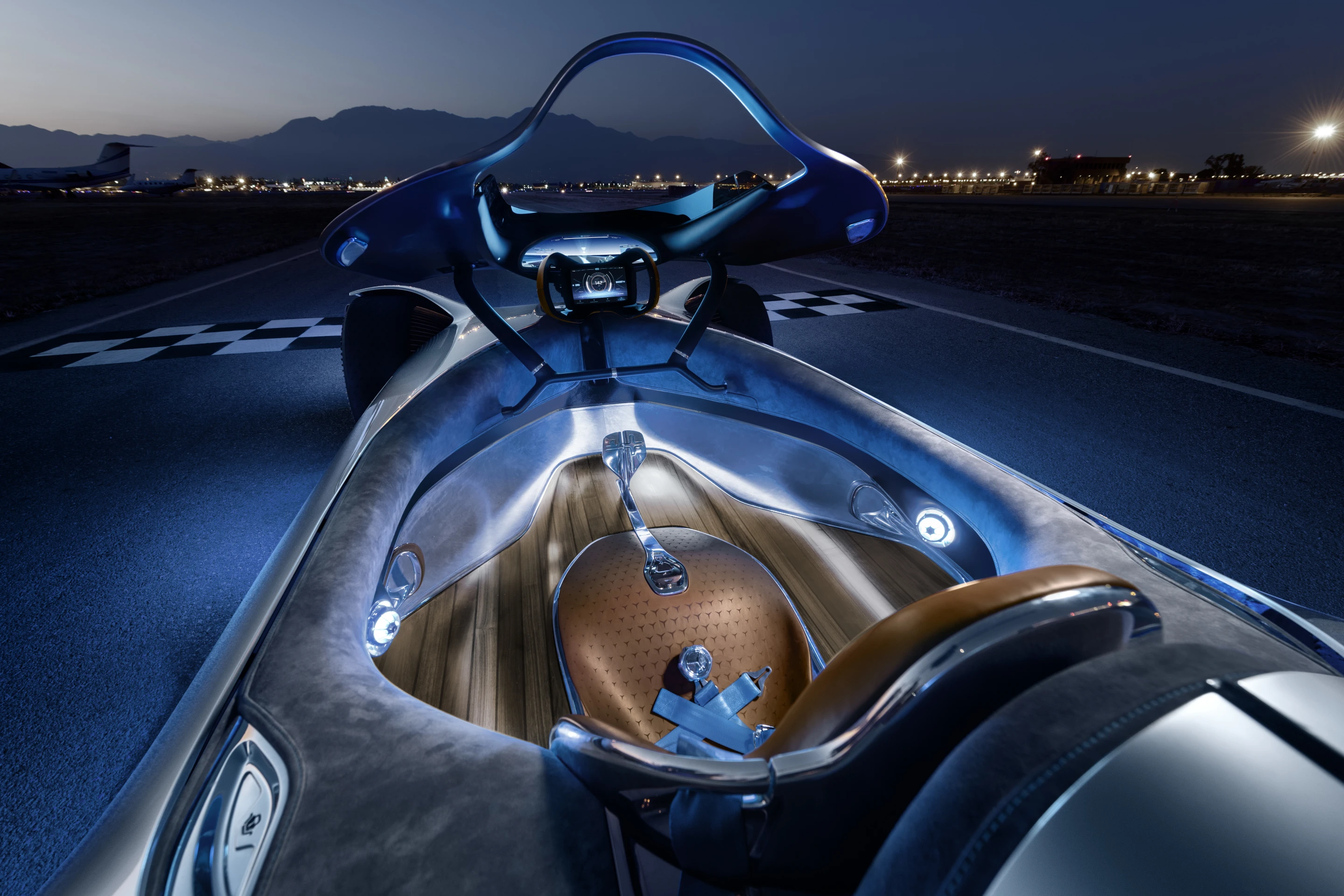 The freshly unveiled Vision EQ Silver Arrow concept has a power output of 550 kW (750 hp)