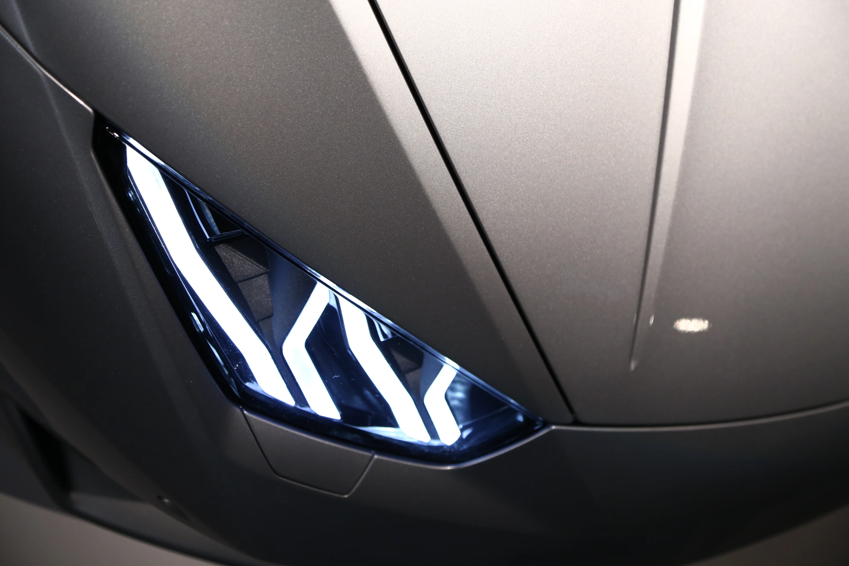 LED headlights with hexagonal influences, similar to those on the Aventador are found on the Huracán (Photo: Angus MacKenzie/Gizmag.com)