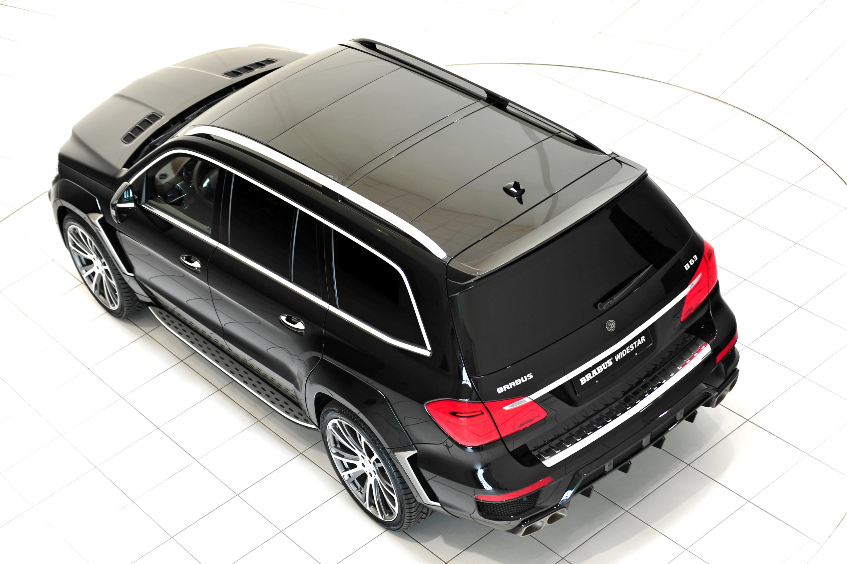 Brabus B63 620 Widestar gets to 62 mph (100 km/h) in 4.7 seconds on its way to a top speed of 174 mph (280 km/h)