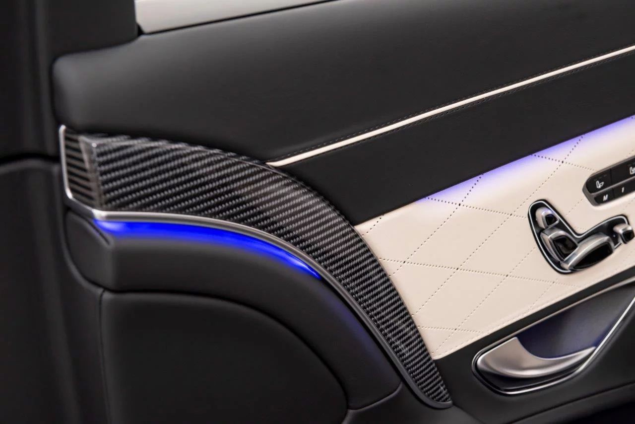 Those LED highlights can be tuned to 64 different colors