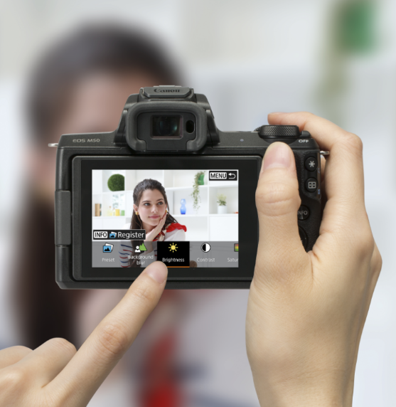 The EOS M50 features a center-positioned 2.36 million dot OLED viewfinder and a 3-inch, 1.04 million dot Vari-Angle touchscreen LCD display panel